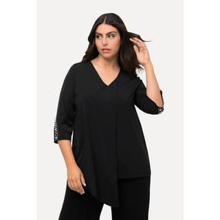 Ulla Popken  Blusa dal taglio svasato con pieghe, perline, scollo a V e maniche a 3/4 