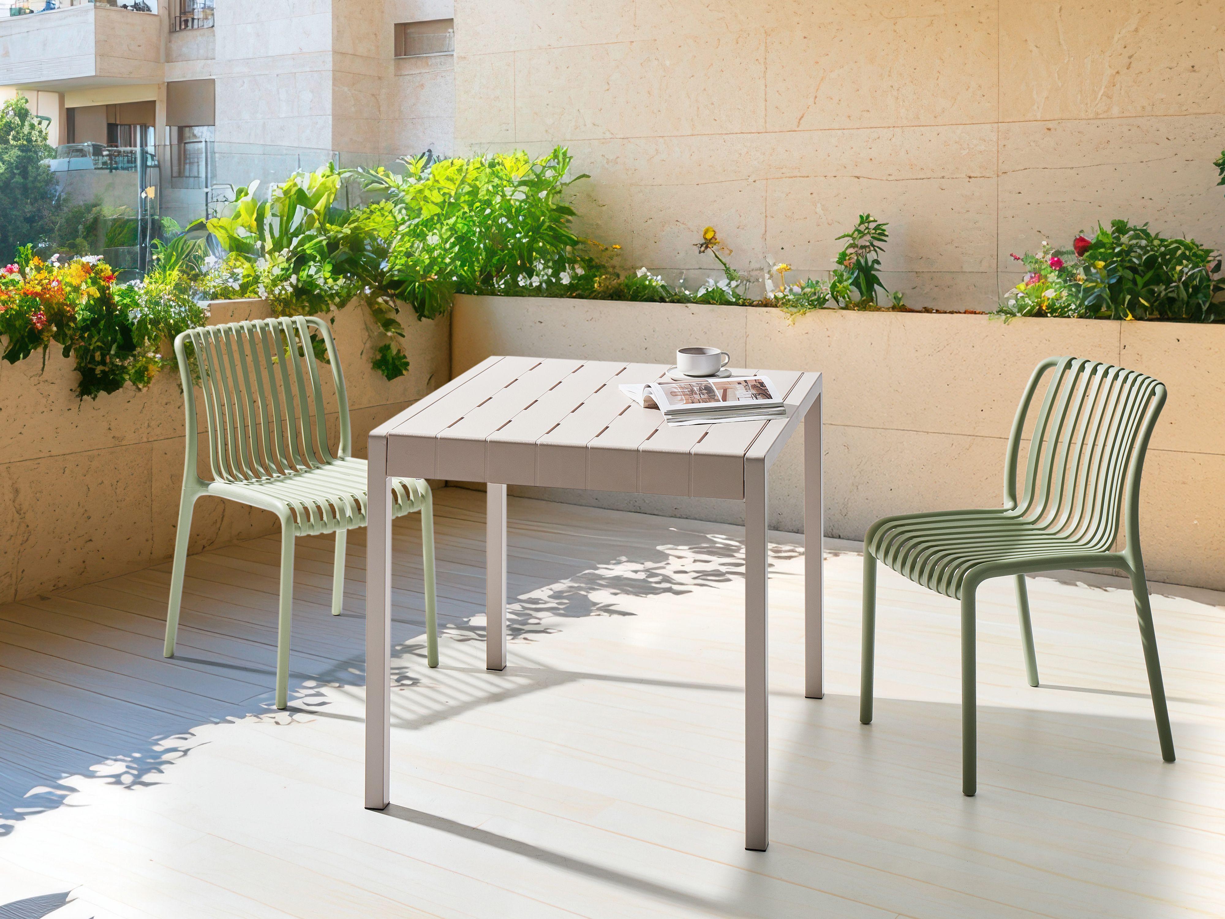 Beliani Table de salle à manger de jardin en Polypropylène Moderne BARTICA  