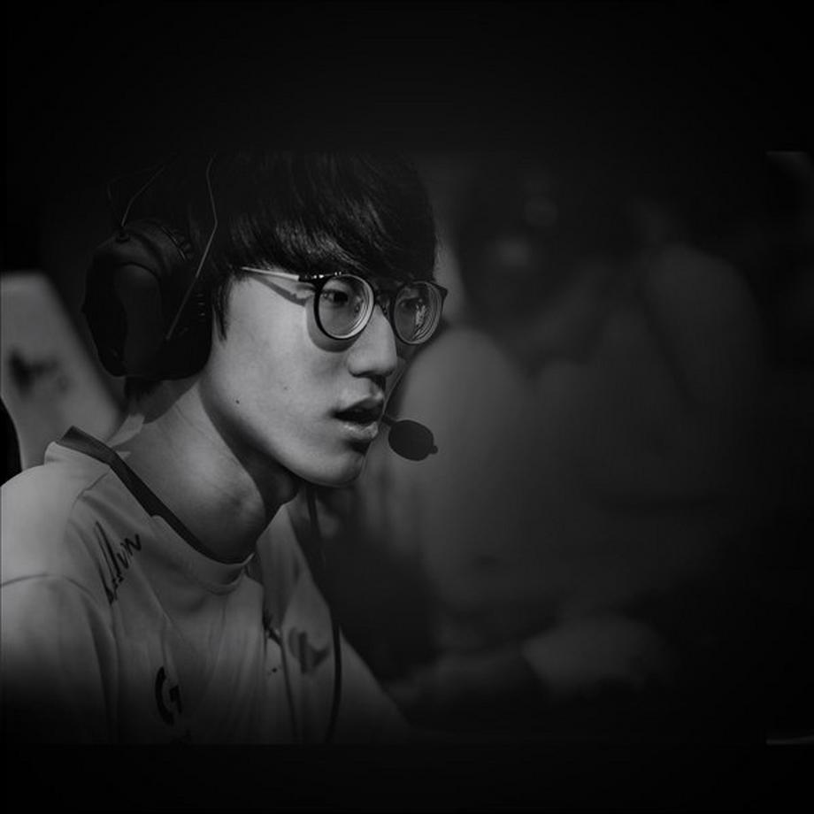 logitech G  G Pro X Superlight mouse Mano destra RF Wireless 25600 DPI 