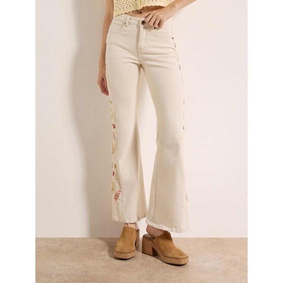 Lulu Jeans mit Blumenstickerei und ausgestelltem Bein