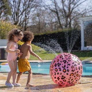 Swim Essentials  Wasserball mit Sprinkler Funktion Rose Leopard 