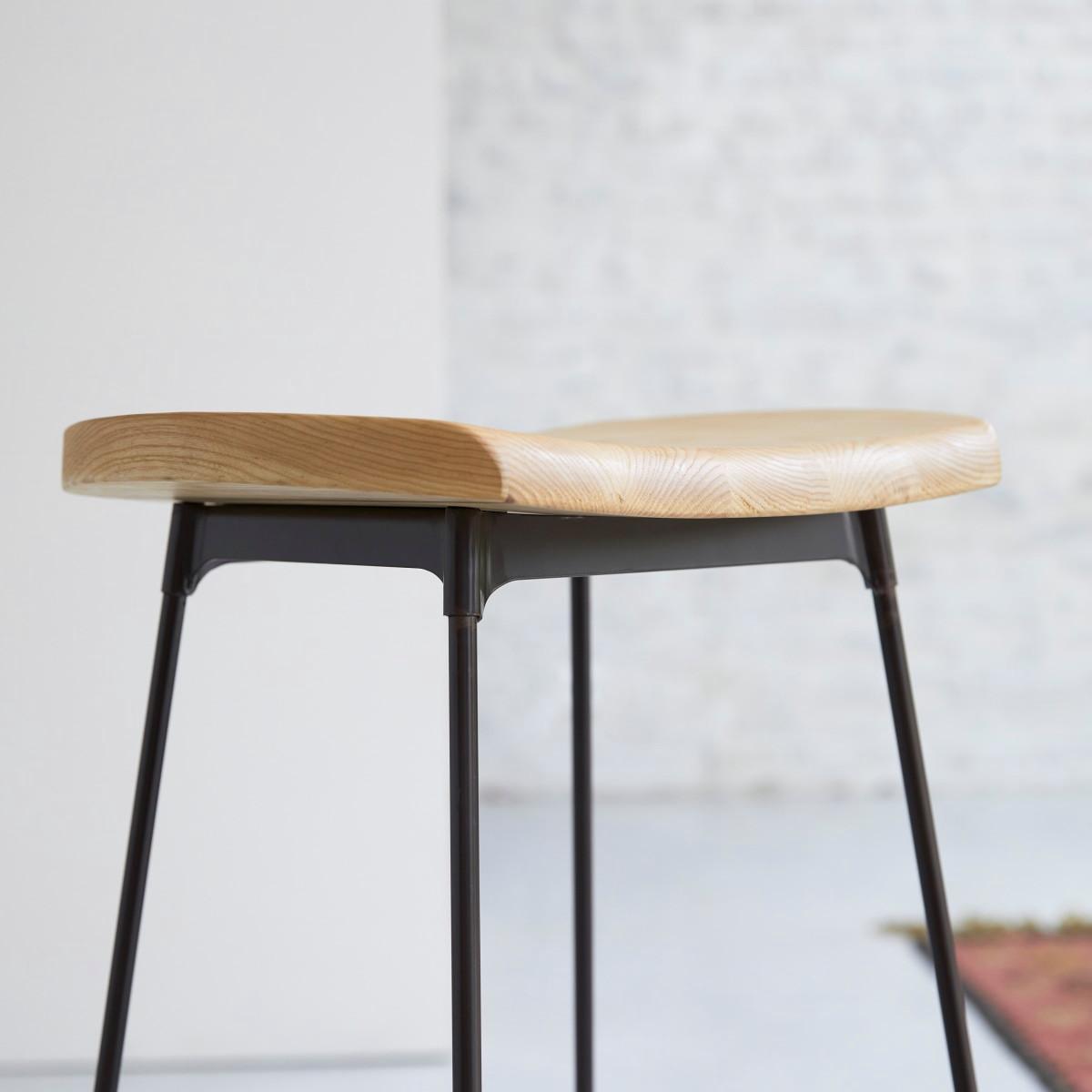 Tikamoon Sgabello alto in legno di frassino e metallo black Diego  