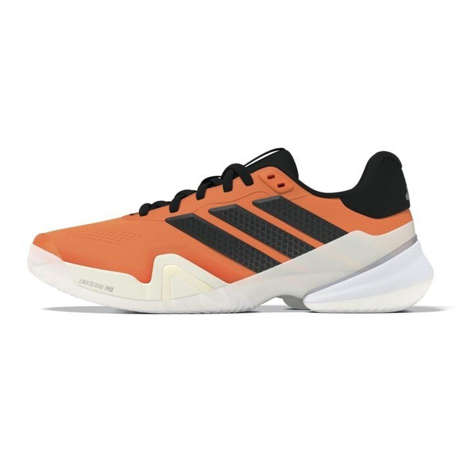 Sneakers barricade 14