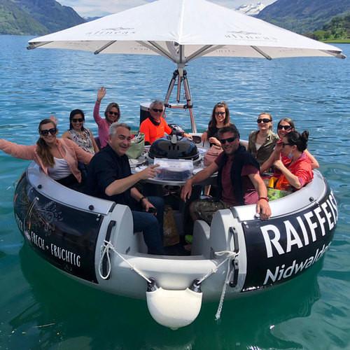 Geschenkidee  BBQ- Boot auf dem Vierwaldstättersee 2h (für max. 10 Personen) 