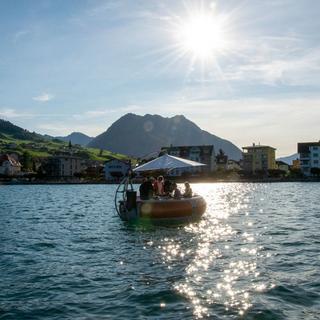 Geschenkidee  BBQ- Boot auf dem Vierwaldstättersee 2h (für max. 10 Personen) 