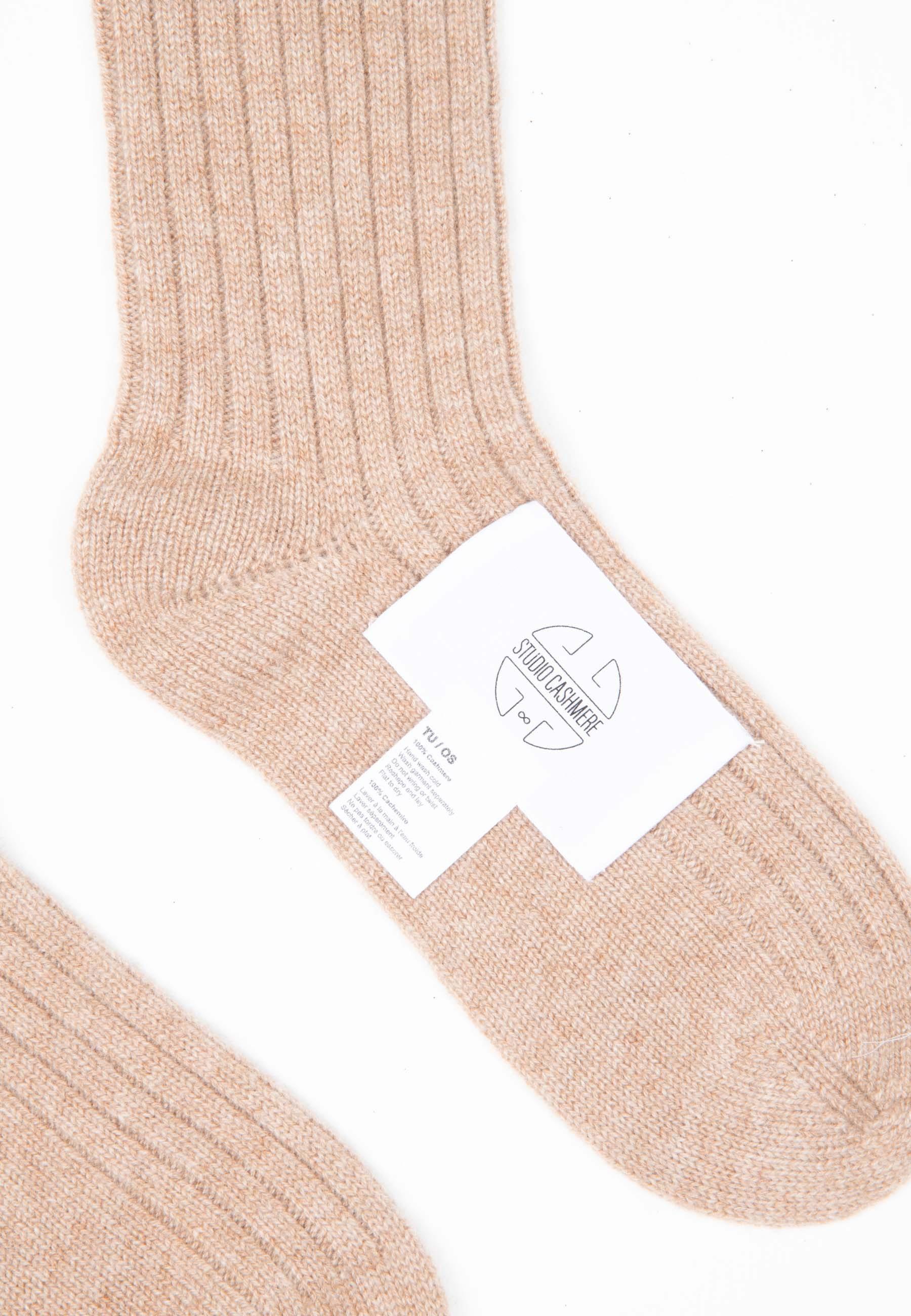 Studio Cashmere8  UNI 12 Strumpfhose aus traditioneller Rippe 4 Fäden - 100% Kaschmir 