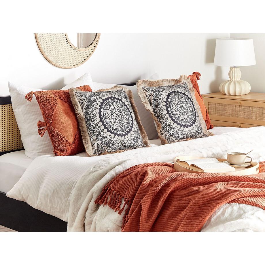 Beliani Dekokissen 2er Set aus Polyester Boho GERANIUM  