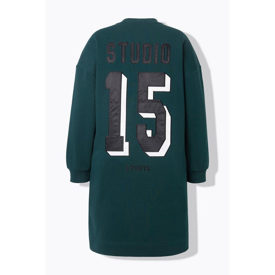 Studio Untold Oversized Sweat-Midikleid mit Satin Zahl auf dem Rücken  