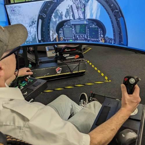 Image of Flugsimulator "white Eagel" - 60 Minuten (für 1 Person) Unisex