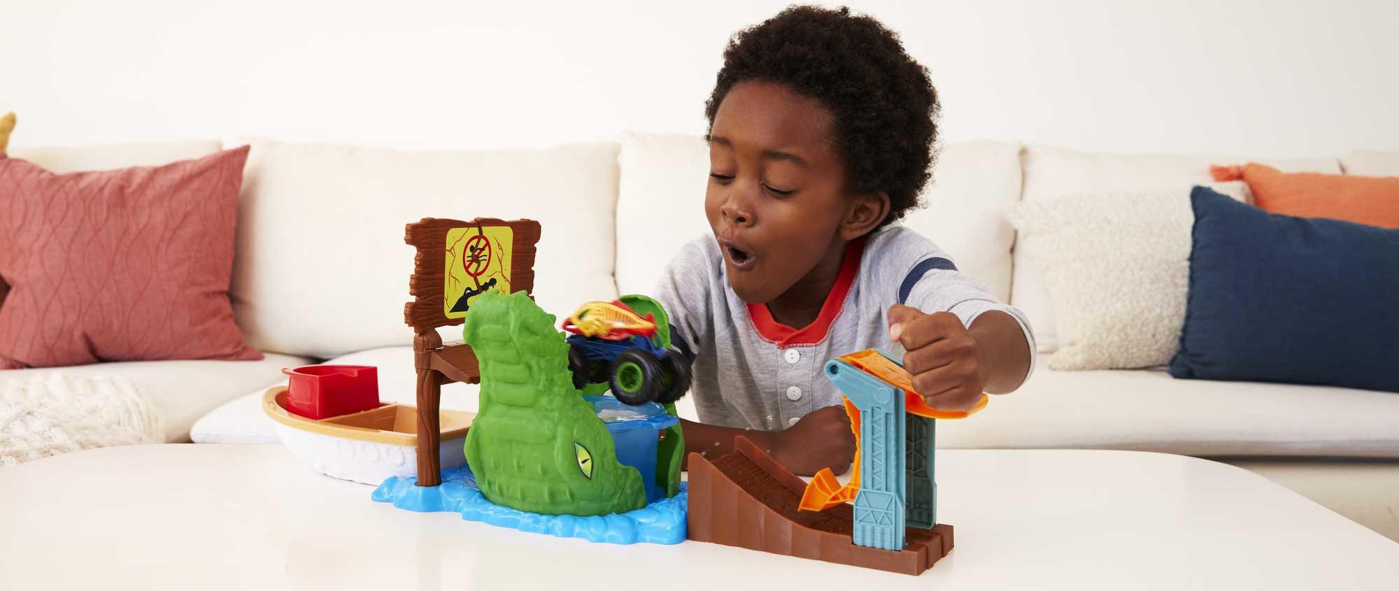 Image of Monster Trucks Color Shifters Playset (1:64) Multicolor