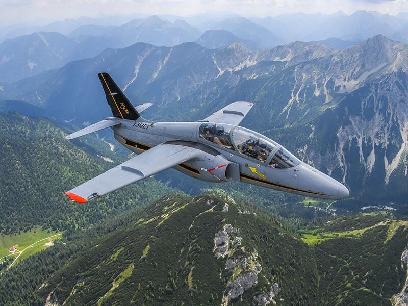 Smartbox  Ein adrenalingeladener Flug in einem S.211-Kampfjet in Augsburg - Geschenkbox 