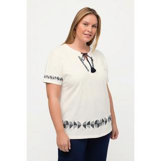 Ulla Popken  T-shirt oversize à broderie, col tunisien et manches courtes 