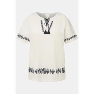 Ulla Popken  T-shirt dal taglio oversize con ricami, scollo a tunica e mezze maniche 