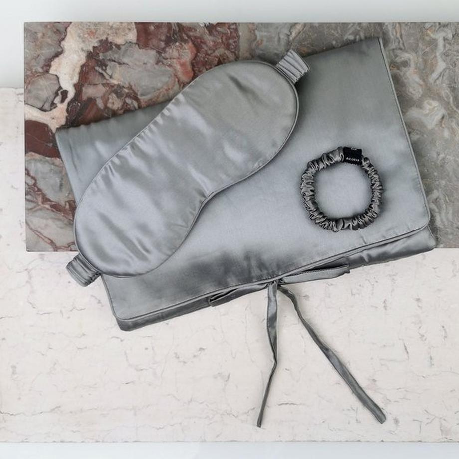 AILORIA  TRAVEL SET BEAUTY S Tasche, Schlafmaske & Scrunchie S aus Seide 