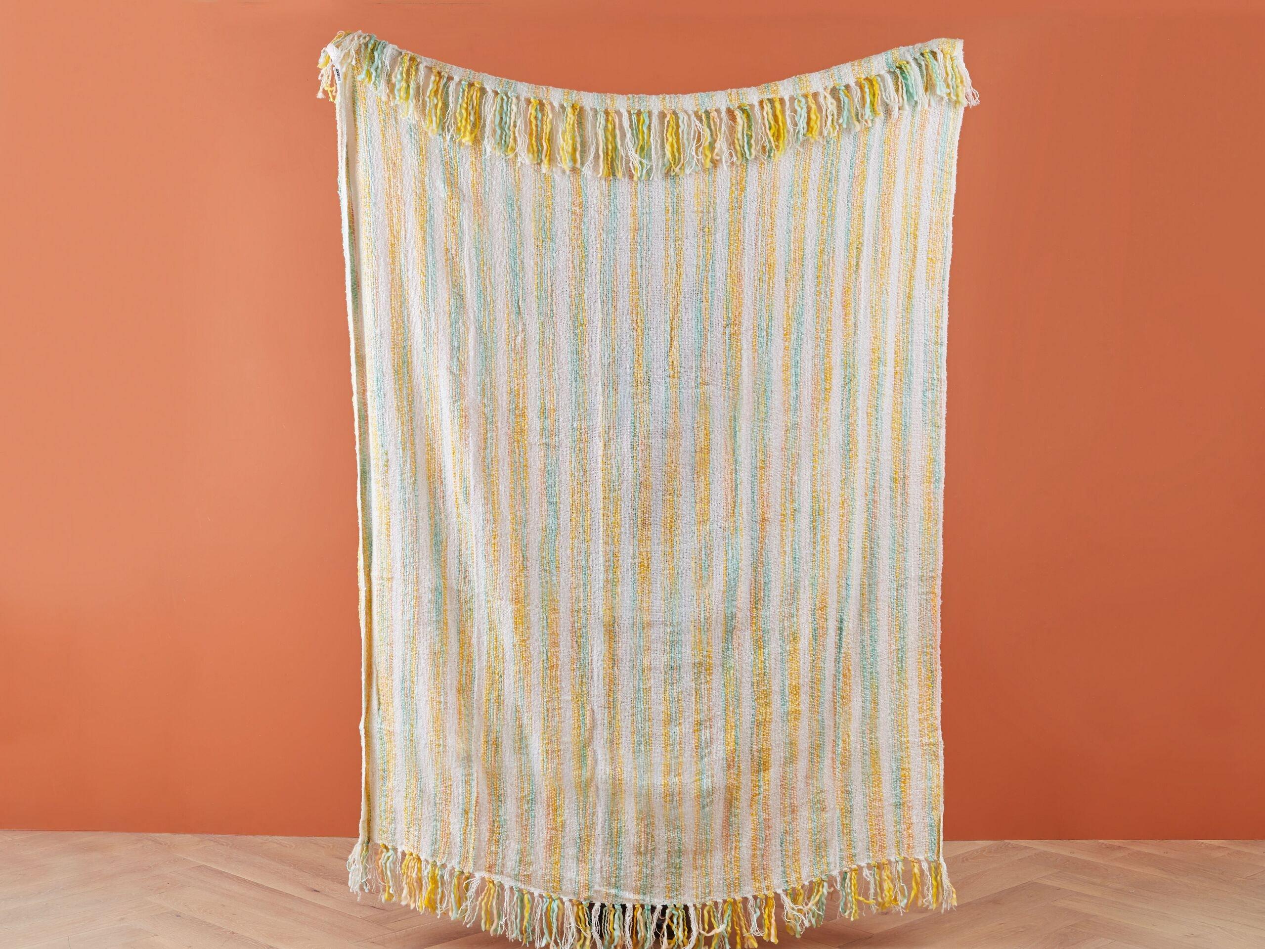 Beliani Nuwar Couverture en Acrylique Classique  