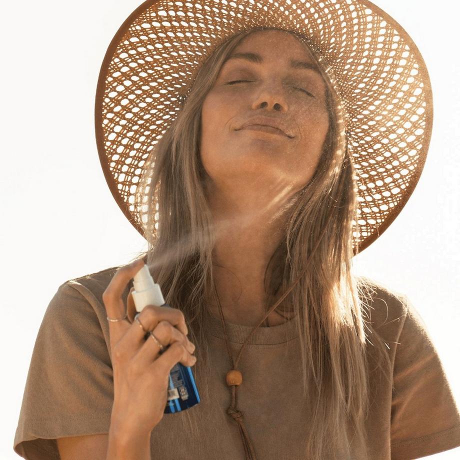 Coola  Spray solaire bio pour le visage 