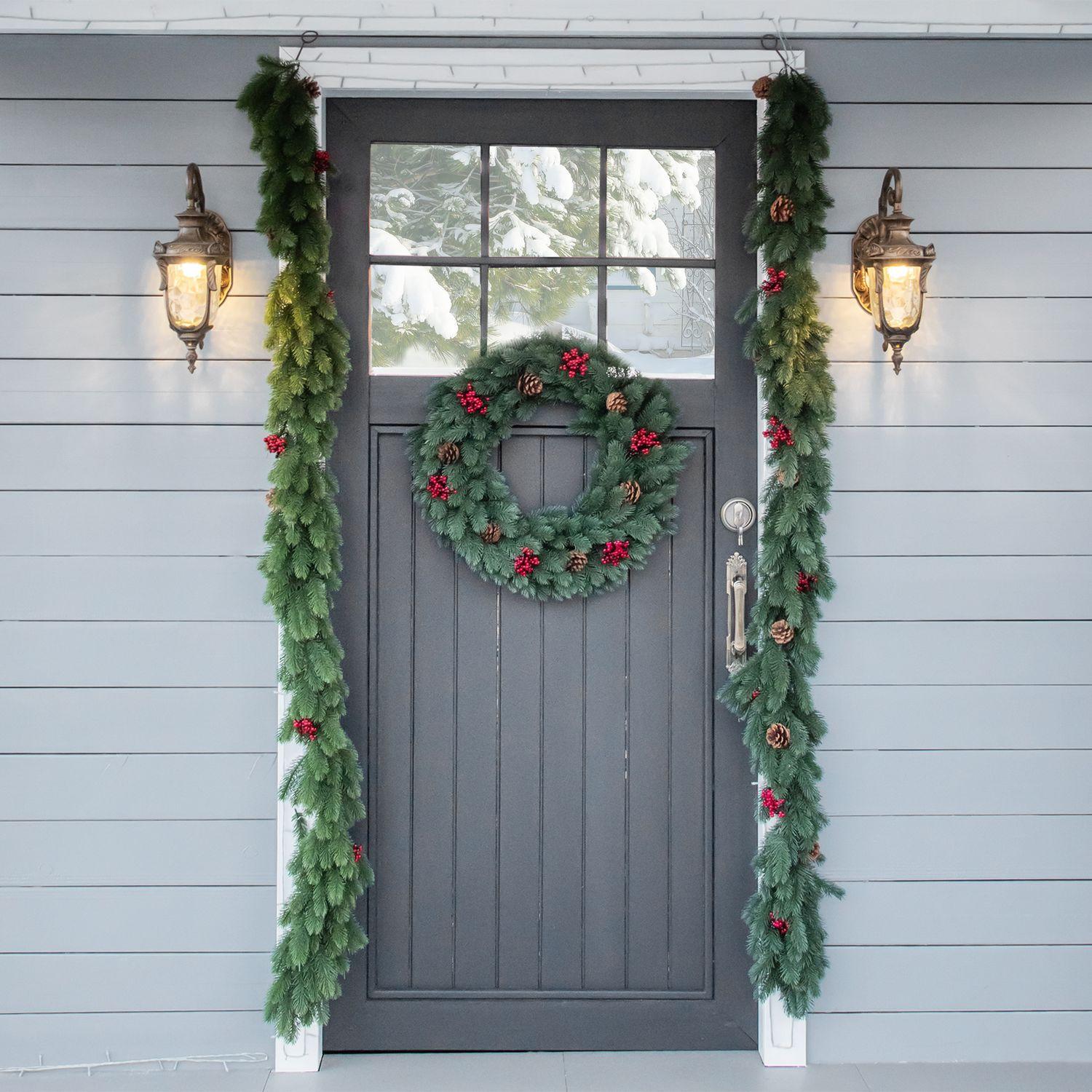 Northio Guirlande de Noël artificielle de 1,9 m, décoration florale avec pommes de pin, baies, sapin pour escaliers, cheminée, PE vert  