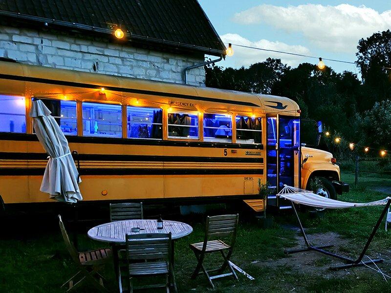 Smartbox  2 jours insolites avec souper dans un bus scolaire américain près de Liège - Coffret Cadeau 