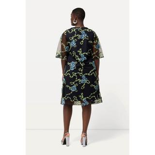 Ulla Popken Robe Broderie Florale Coupe Évasée Col V Manches Courtes  