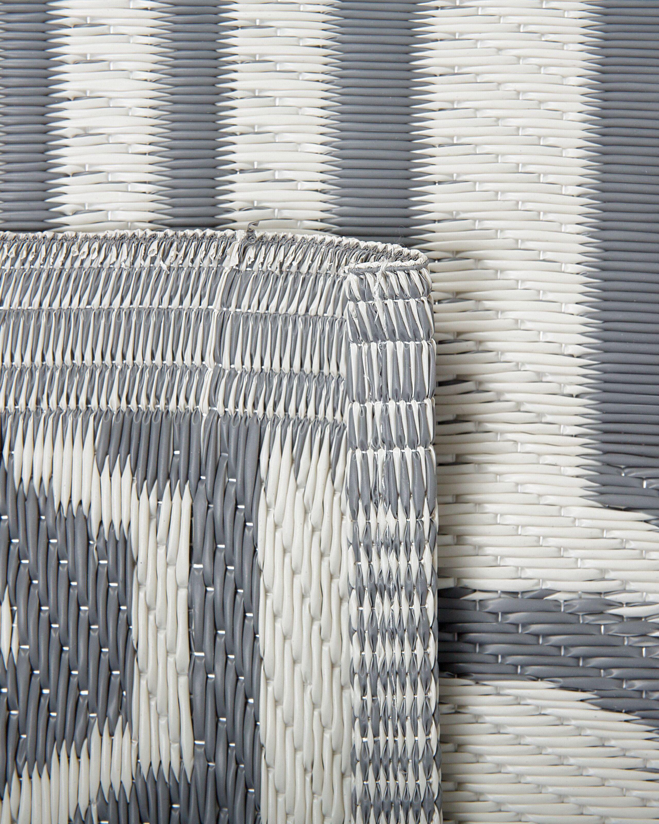 Beliani Outdoorteppich aus Polypropylen Modern BIDAR  