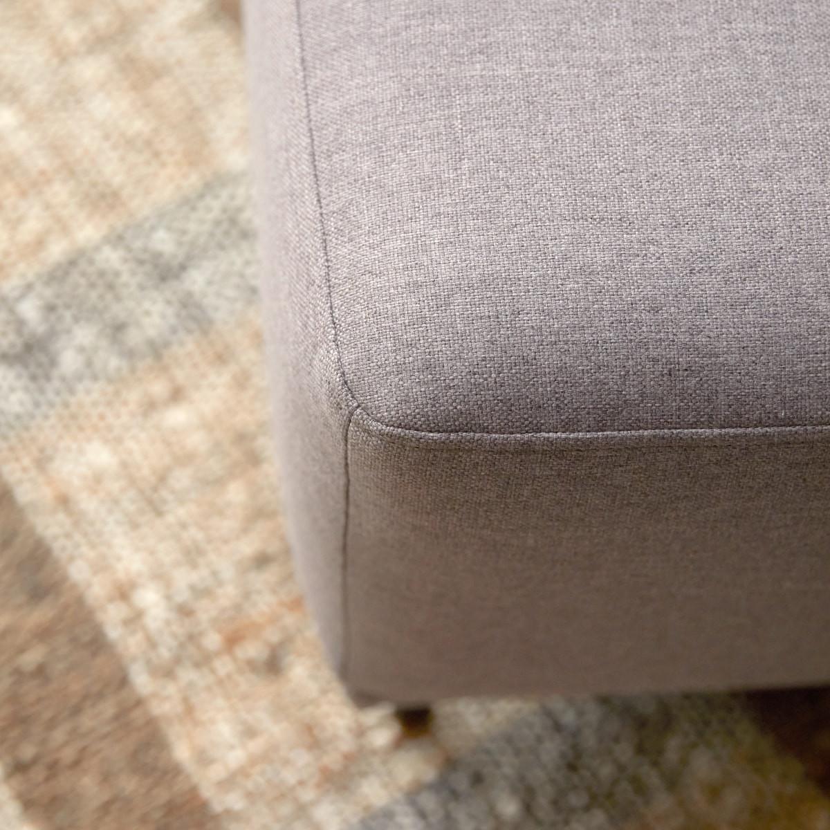 Tikamoon Repose-pieds en tissu gris taupe Lars  