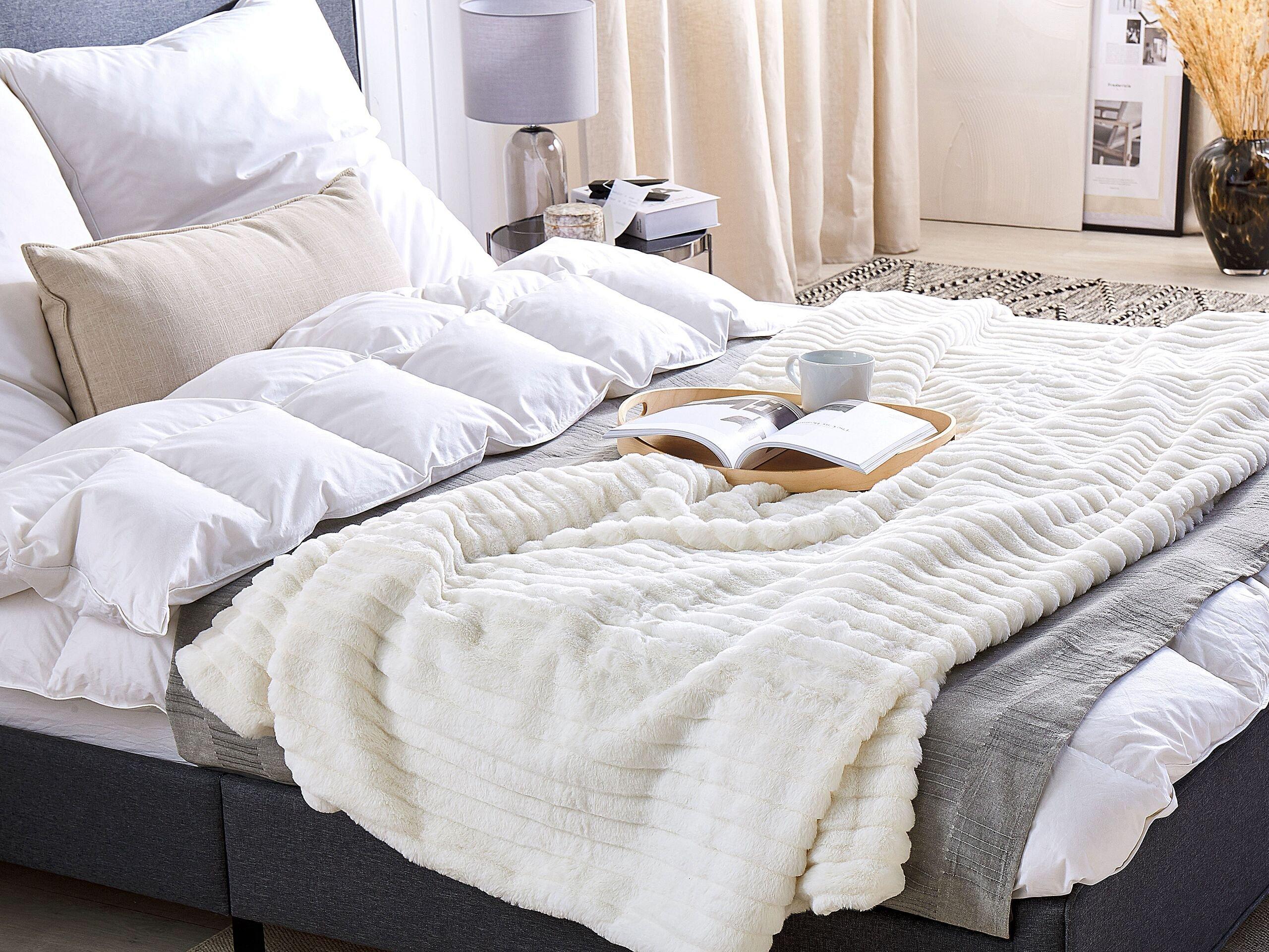 Beliani ABTEH Couverture Polaire Scandinave en Polyester  