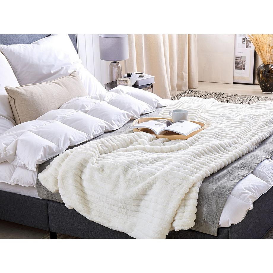 Beliani ABTEH Skandinavische Polyester Kuscheldecke  