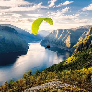 Smartbox  Fliegende Emotionen am Barrhorn: Tandem-Gleitschirmfliegen mit Video und Erinnerungsfotos - Geschenkbox 