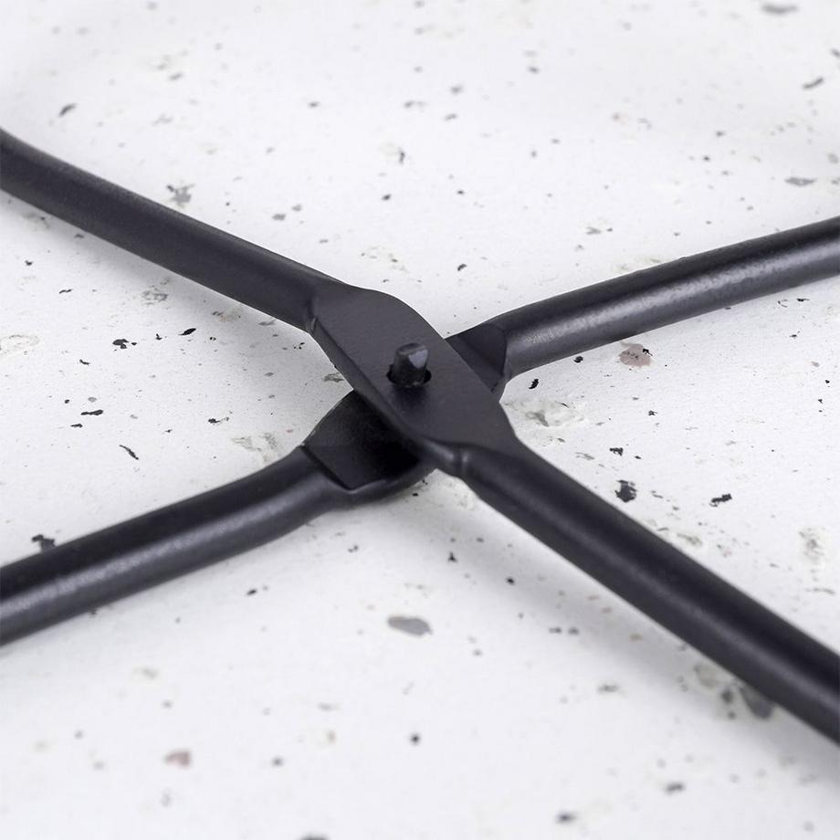 B2X  Schwarzer Metalltopf auf Ständer für modernes Dekor 