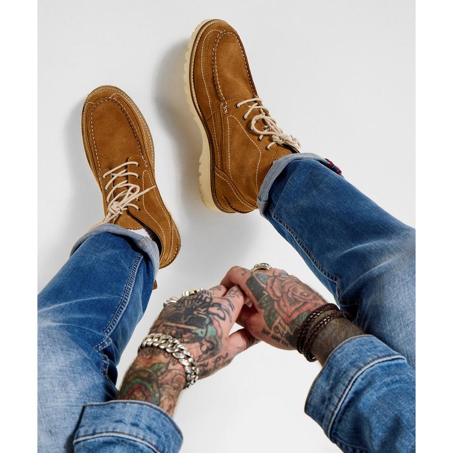 Joe Browns Schnürstiefel aus Veloursleder mit markanter Sohle  