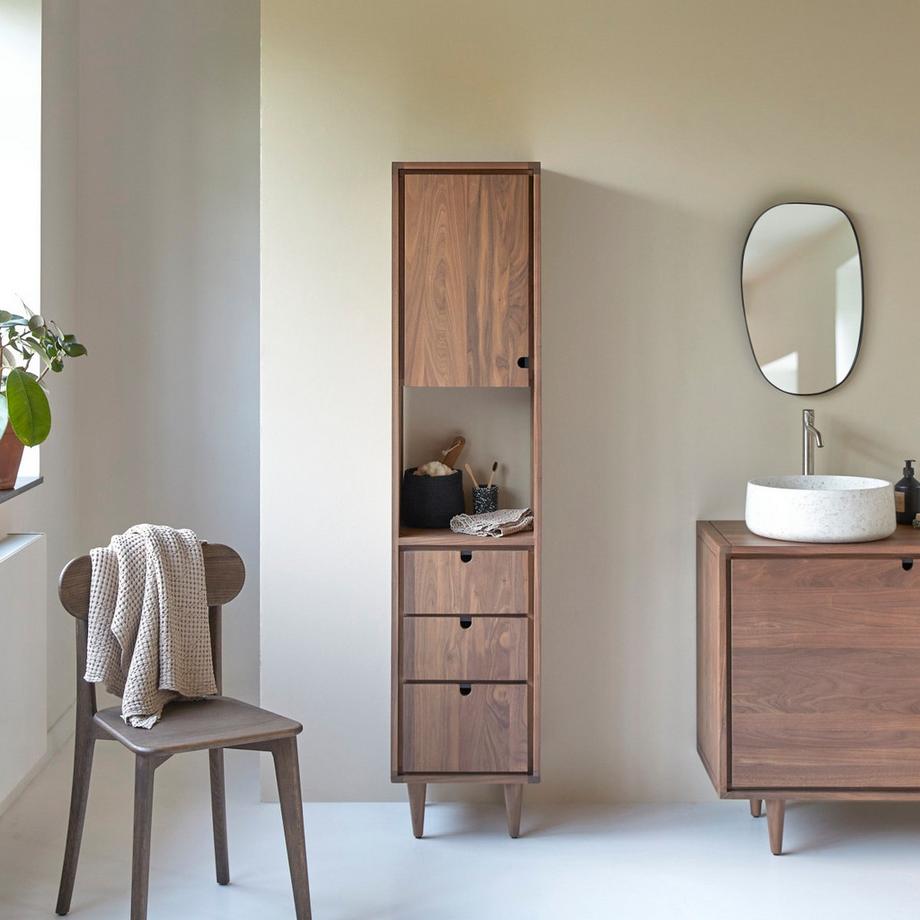 Tikamoon Hochschrank aus massivem Nussbaum Jonàk  