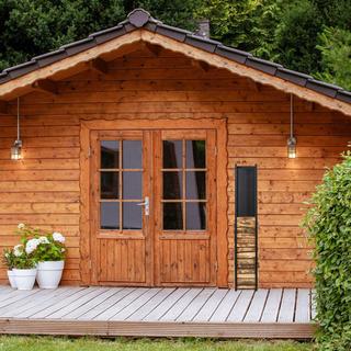 Northix Étagère haute en bois avec panneau arrière  