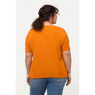 Ulla Popken  T-shirt di cotone biologico con scollo a girocollo, mezze maniche e orlo con fascia 