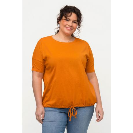 Ulla Popken  T-shirt di cotone biologico con scollo a girocollo, mezze maniche e orlo con fascia 