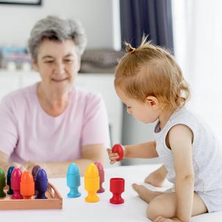 Activity-board  12 oeufs en bois avec coquetier et assiette, jouet de motricité, jeu de tri des couleurs en bois, jeu d'empilage 