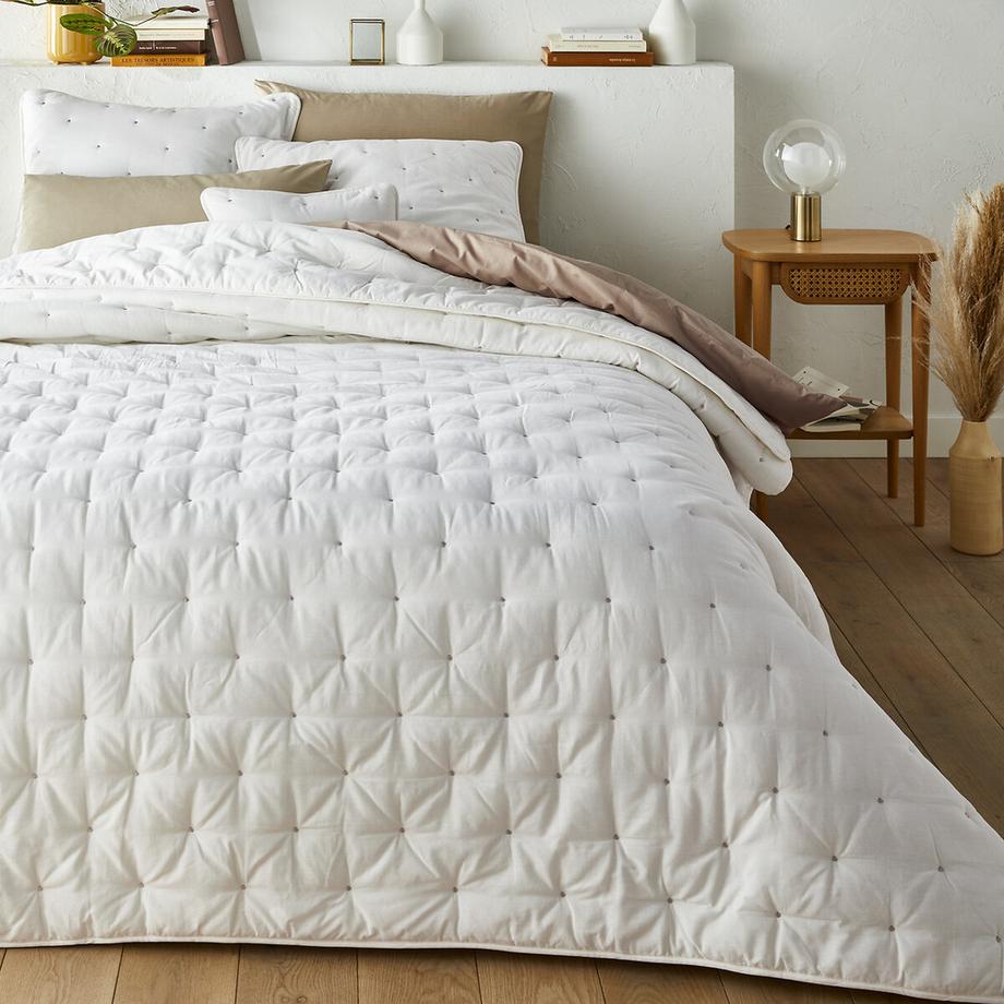Gesteppte Tagesdecke Aéri mit Zierstichen