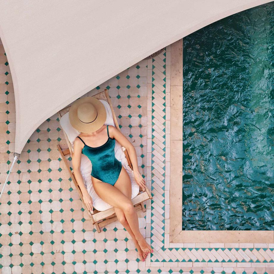 Northix Dreieckiges Vordach HDPE  