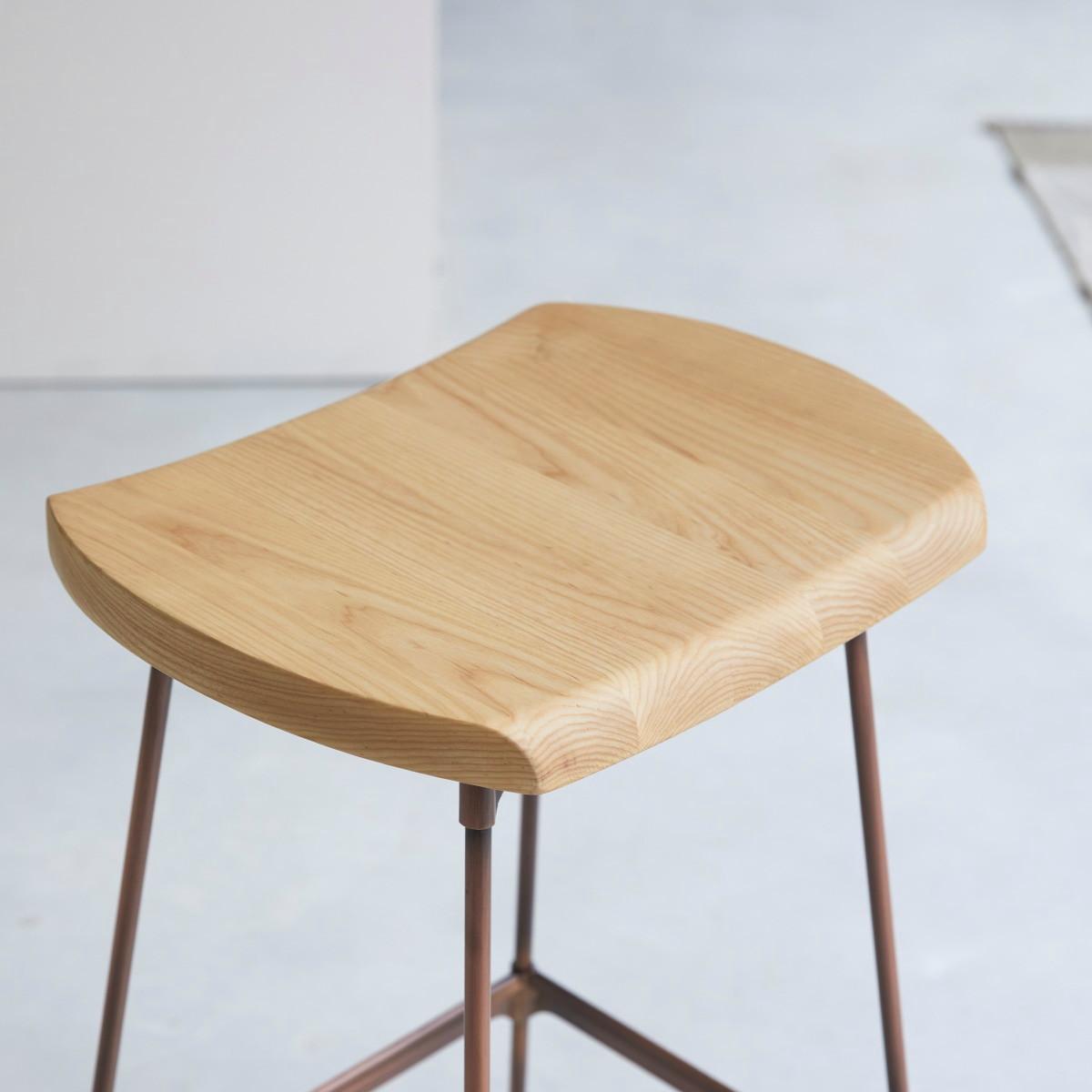 Tikamoon Sgabello alto in frassino e metallo copper Diego  