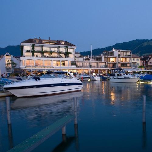 Image of Romantische Suite-übernachtung Mit Blick Auf Den Zürichsee Unisex