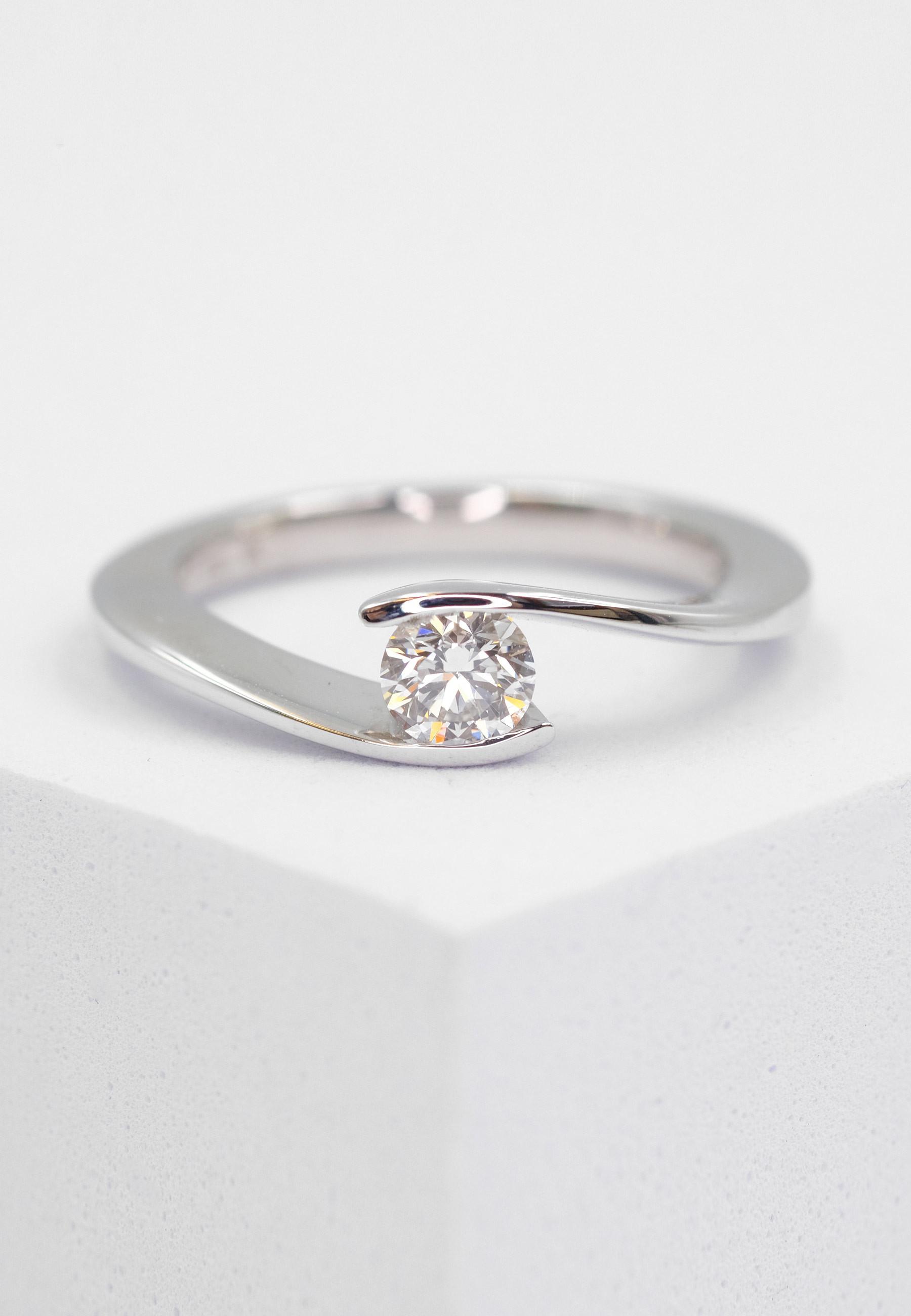 MUAU Schmuck  Solitaire Ring Diamant 0.40ct. Weissgold 750 