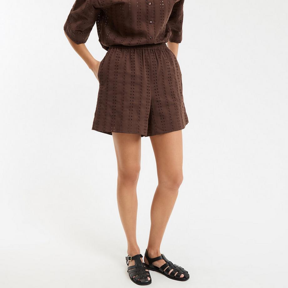 Short en broderie anglaise à taille élastiquée