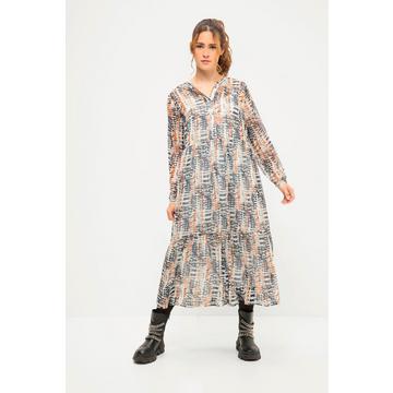 Robe maxi# coupe trapèze à imprimé Batik, décolleté rond et manches longues. Patte de boutonnage, volants