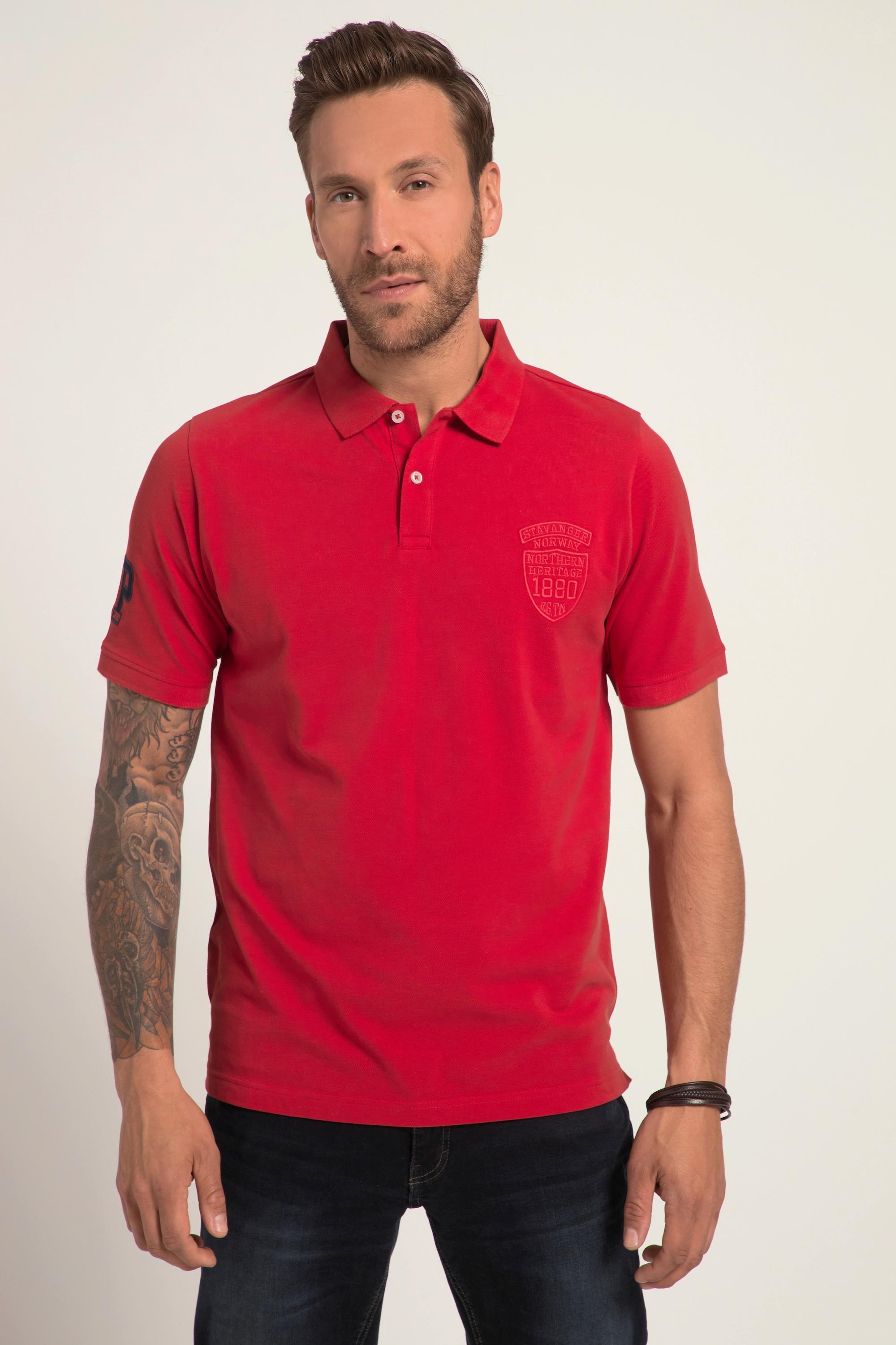 JP1880  Maglia polo di piqué con applicazione su una manica e mezze maniche, fino alla tg. 8XL 