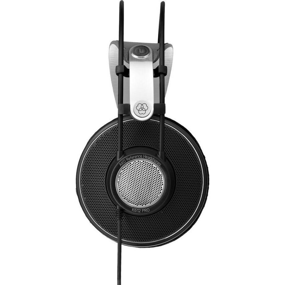 AKG  AKG 