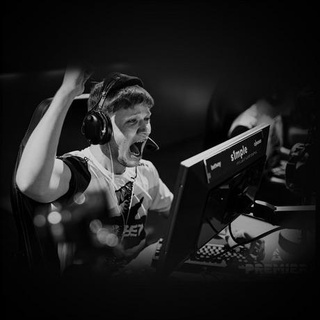 logitech G  G Pro X Superlight mouse Mano destra RF Wireless 25600 DPI 