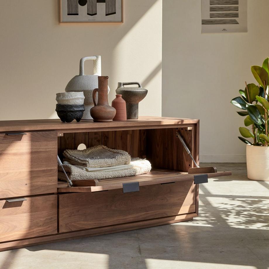 Tikamoon TV-Schrank aus massivem Nussbaum 180 cm Senson  