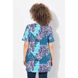 Ulla Popken T-shirt long Imprimé patchwork Col V Manches courtes Coupe évasée  