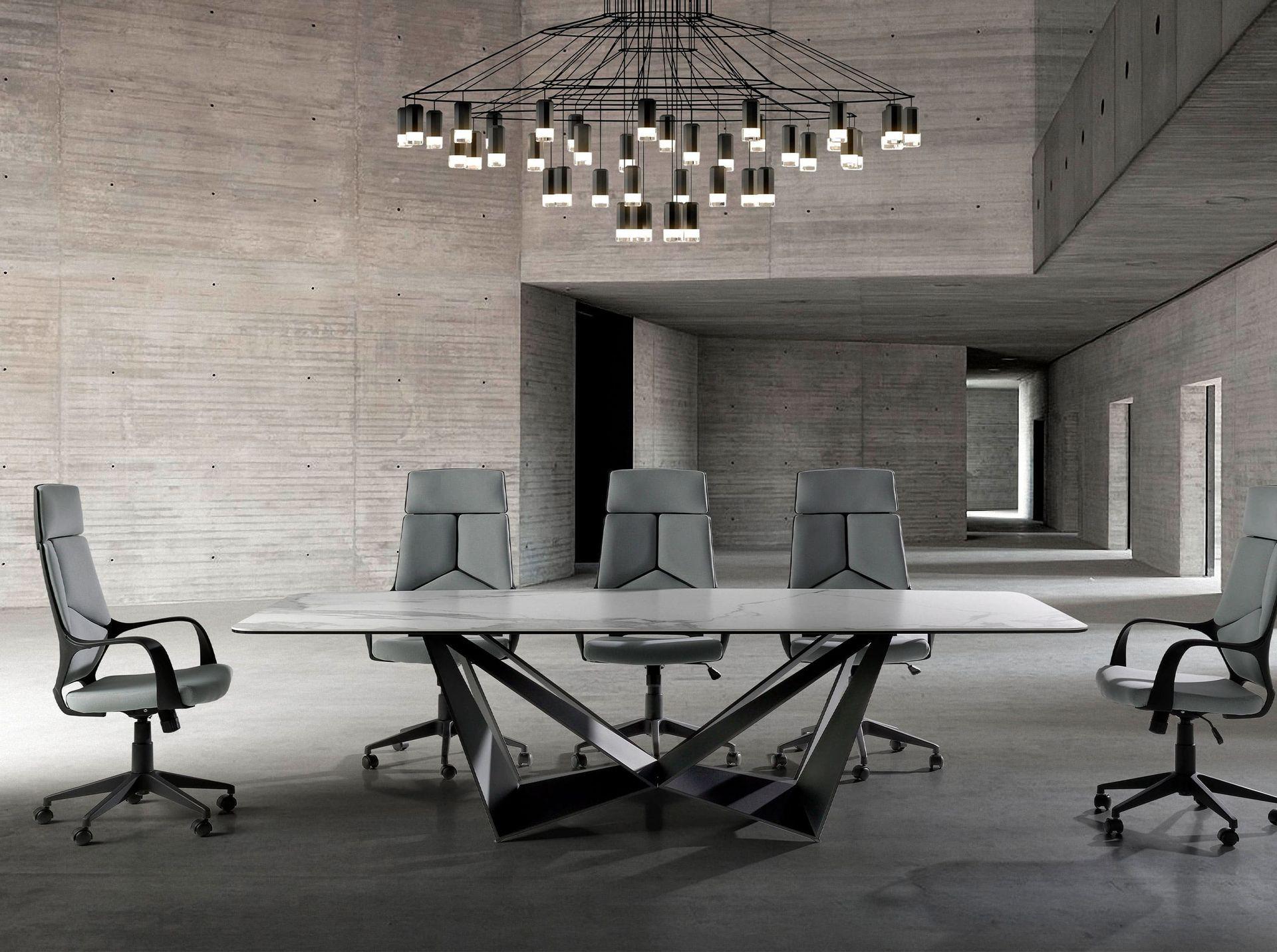 ANGEL CERDA Fauteuil de bureau pivotante en tissu gris clair et pvc noir  