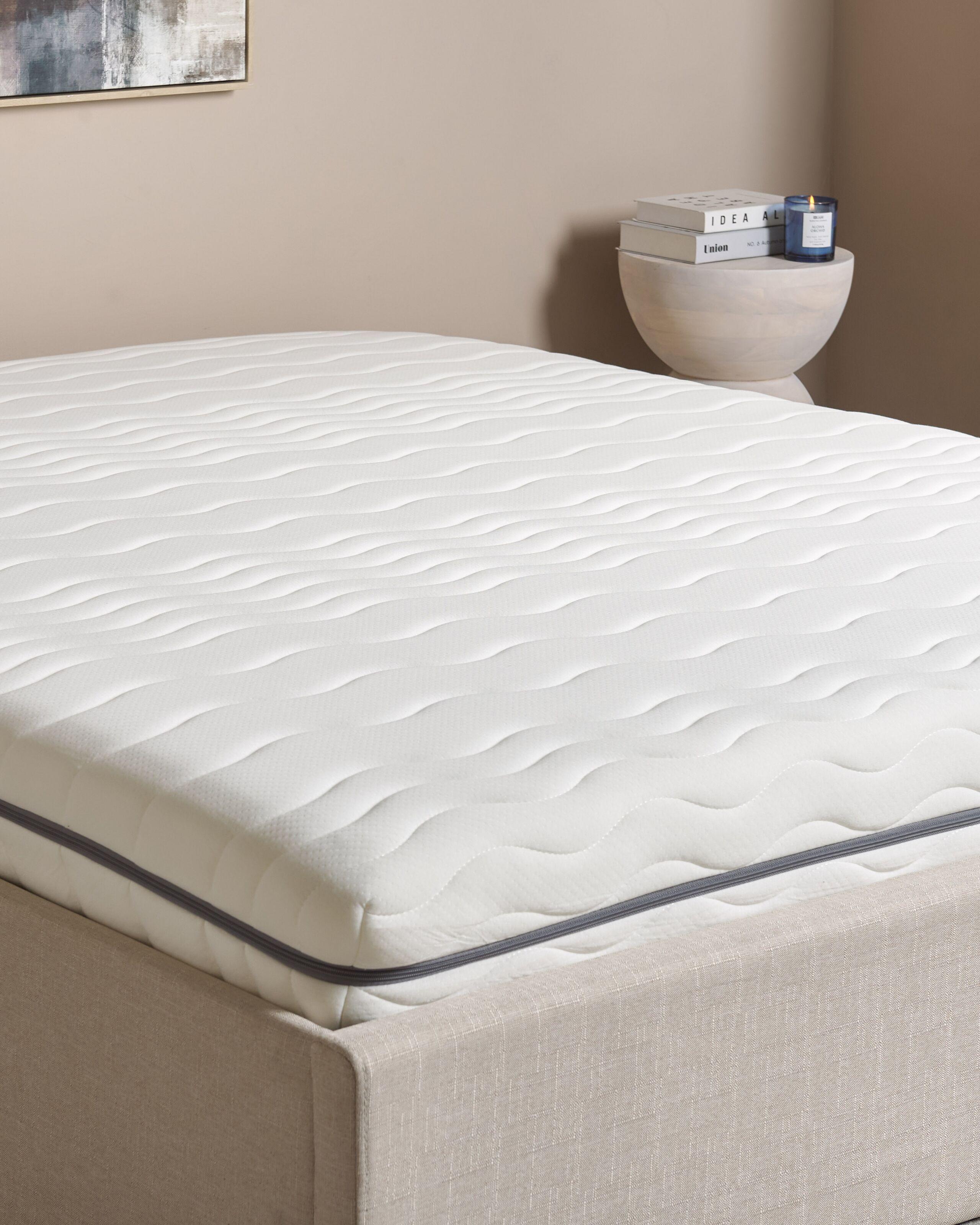 Beliani Matelas à mémoire de forme en Mousse de polyuréthane JOLLY  