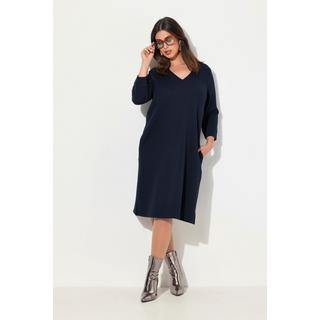 Ulla Popken  Robe en molleton, coupe évasée, décolleté en V, manches 3/4 et poches 